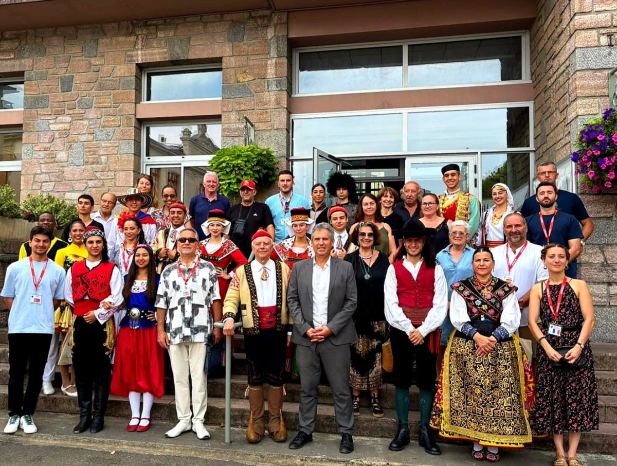 buu-halk-oyunlari-toplulugundan-en-iyi-performans-yapan-grup-basarisi