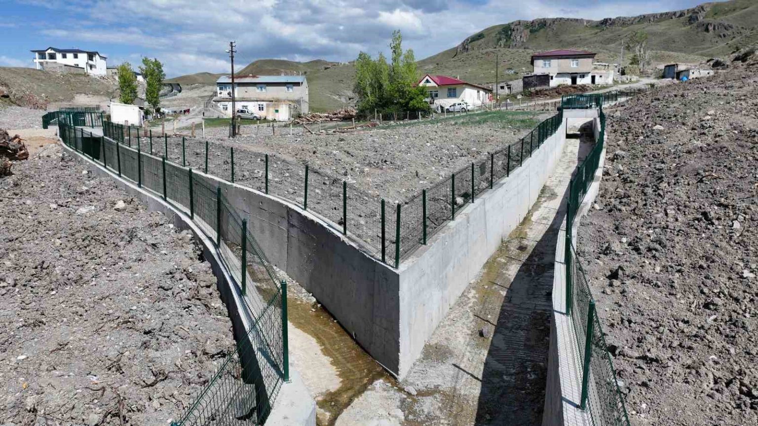 dsiden-erzuruma-hayat-veren-yatirimlar-taskinlara-karsi-guvence