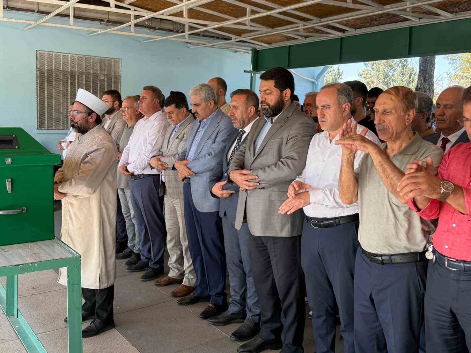 mersindeki-kazada-hayatini-kaybeden-farah-diyarbakirda-defnedildi