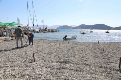sezon-bitti-marmaris-belediyesi-plajlari-duzenlemeye-basladi
