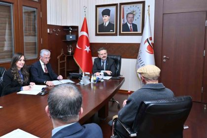vali-aksoy-onlarca-halk-gununde-yuzlerde-vatandasi-dinledi