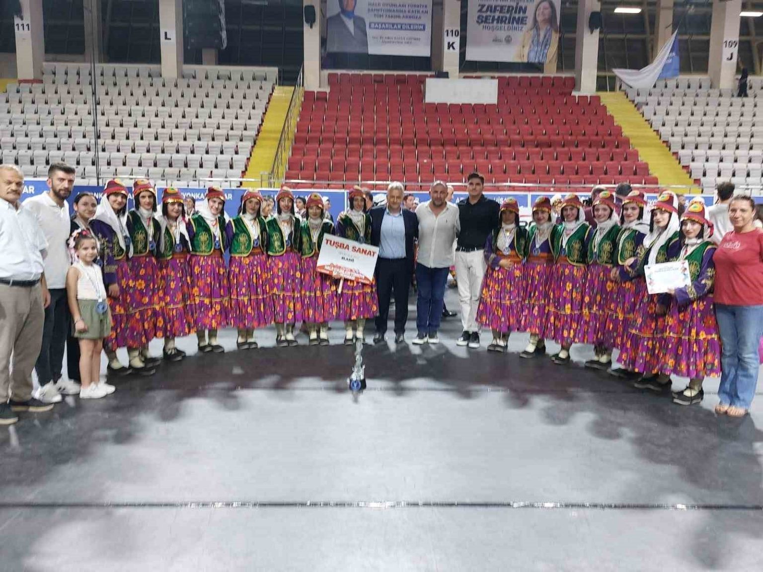 van-halkoyunlari-ekibi-turkiye-ikincisi-oldu