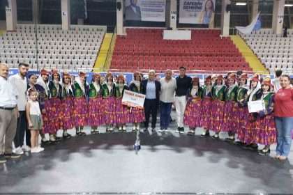 van-halkoyunlari-ekibi-turkiye-ikincisi-oldu