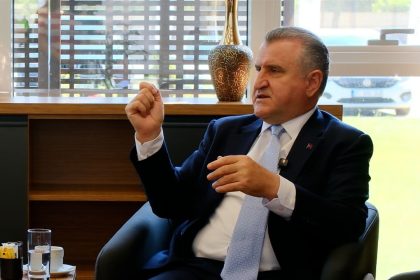 bakan-bak-bizim-korta-konuk-oldu