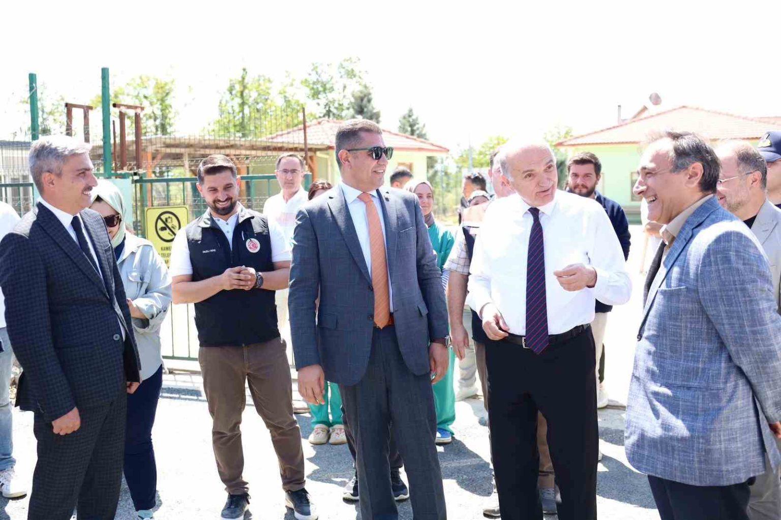 bakan-danismani-karaca-kurtsuyu-hayvan-barinagi-ve-dogal-yasam-alanini-inceledi