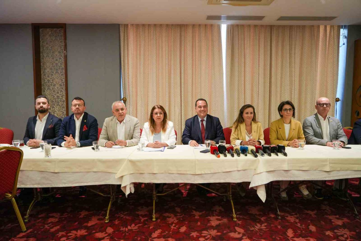 chpli-vekillerden-manisa-cikarmasi