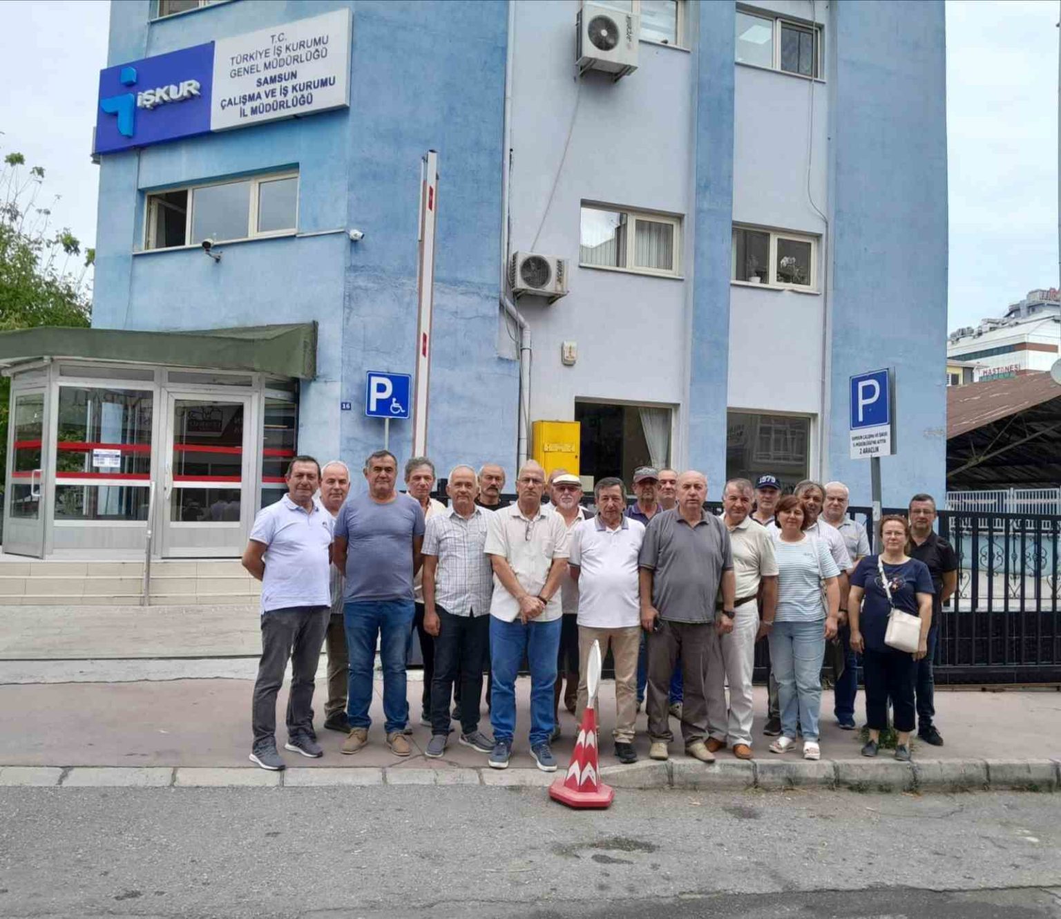 emekli-astsubaylar-iskura-is-basvurusunda-bulundu