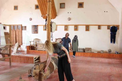 etnografya-muzesi-ziyaretcilerini-unutulmaz-bir-tarih-yolculuguna-cikartiyor