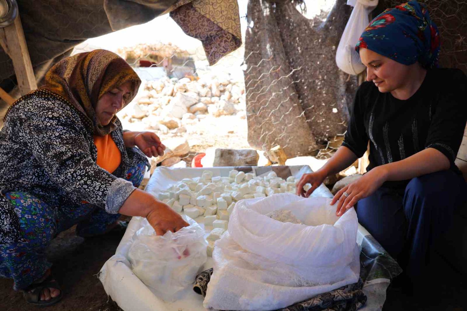 kahramanmarasta-yaylacilarin-peynir-ve-cokelek-uretimi-suruyor