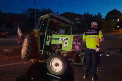 samsunda-otomobil-ile-traktor-carpisti-3-yarali