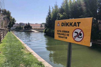 serinlemek-icin-porsuk-cayina-girdi-zabita-ekipleri-tarafindan-cikarildi