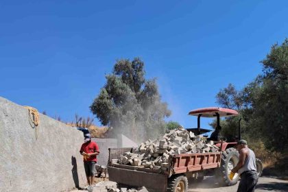 sultanhisarda-yol-genisletme-calismalari-suruyor