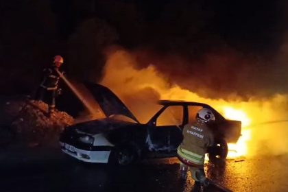 alevlere-teslim-olan-otomobil-kullanilamaz-hale-geldi
