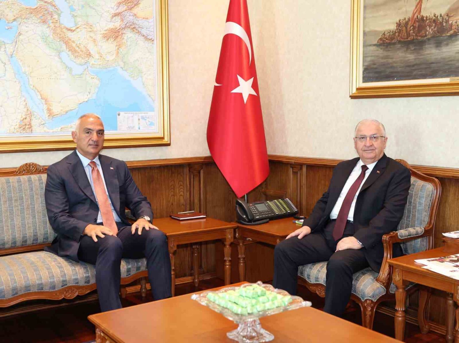 bakan-guler-kultur-ve-turizm-bakani-mehmet-nuri-ersoy-ile-bir-araya-geldi