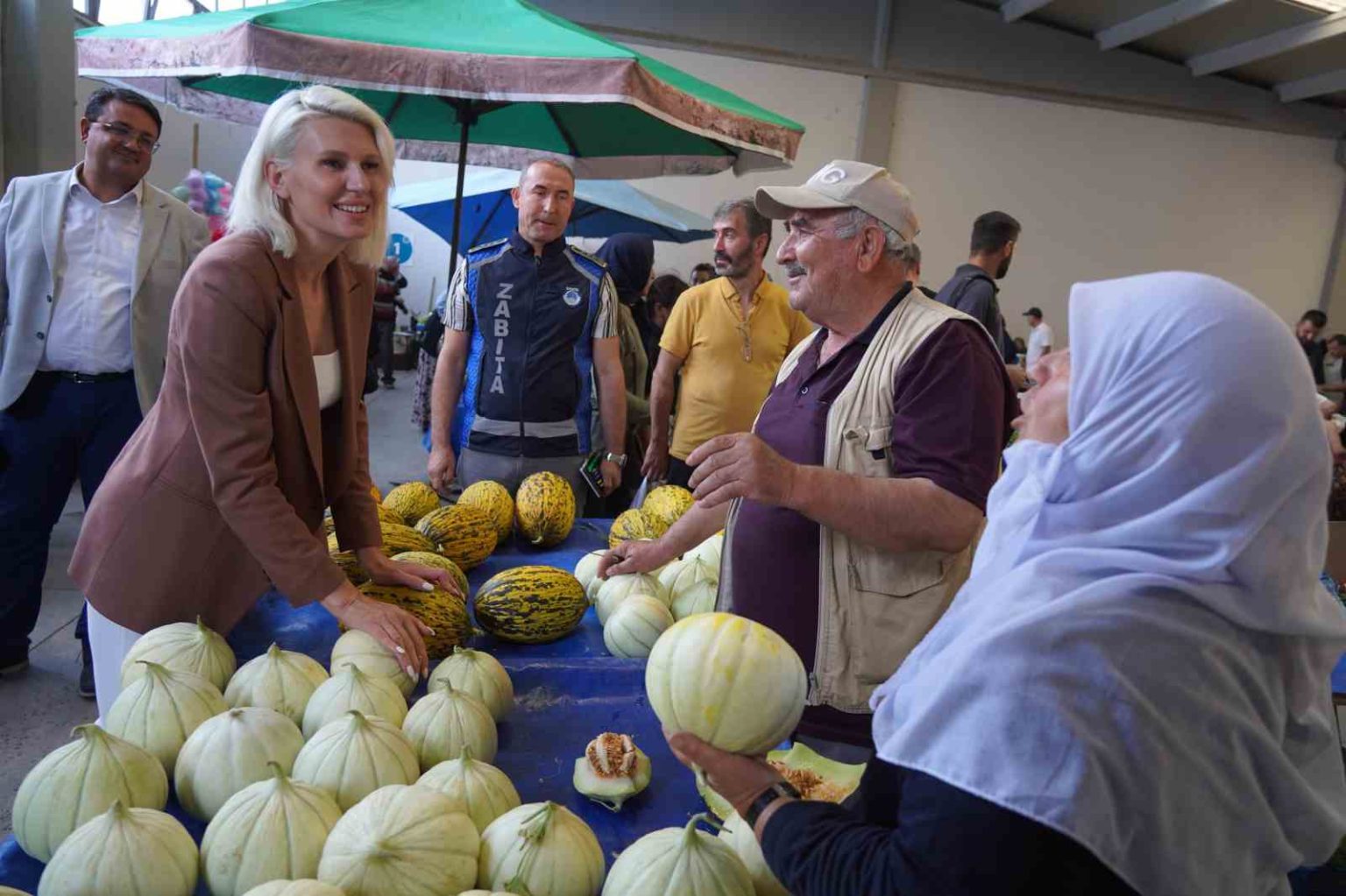 baskan-subasi-kapali-pazar-esnafi-ve-vatandaslarla-bulustu