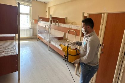 belediyeden-okullarda-ilaclama-ve-dezenfeksiyon