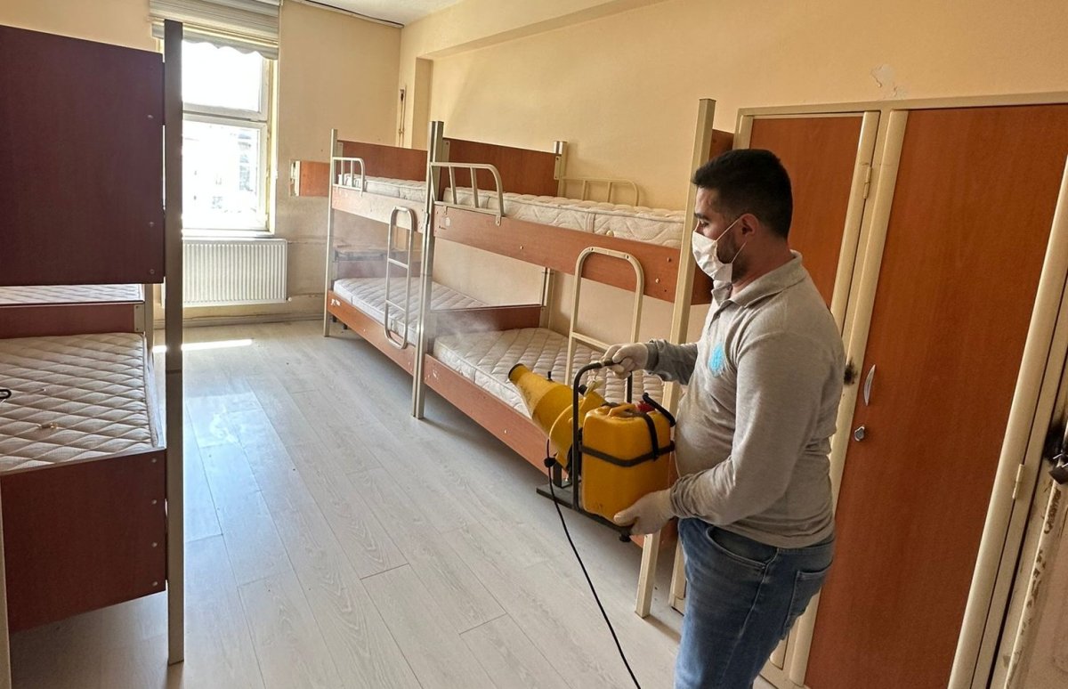 belediyeden-okullarda-ilaclama-ve-dezenfeksiyon