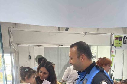 boluda-polis-ekipleri-vatandaslari-bilgilendirdi