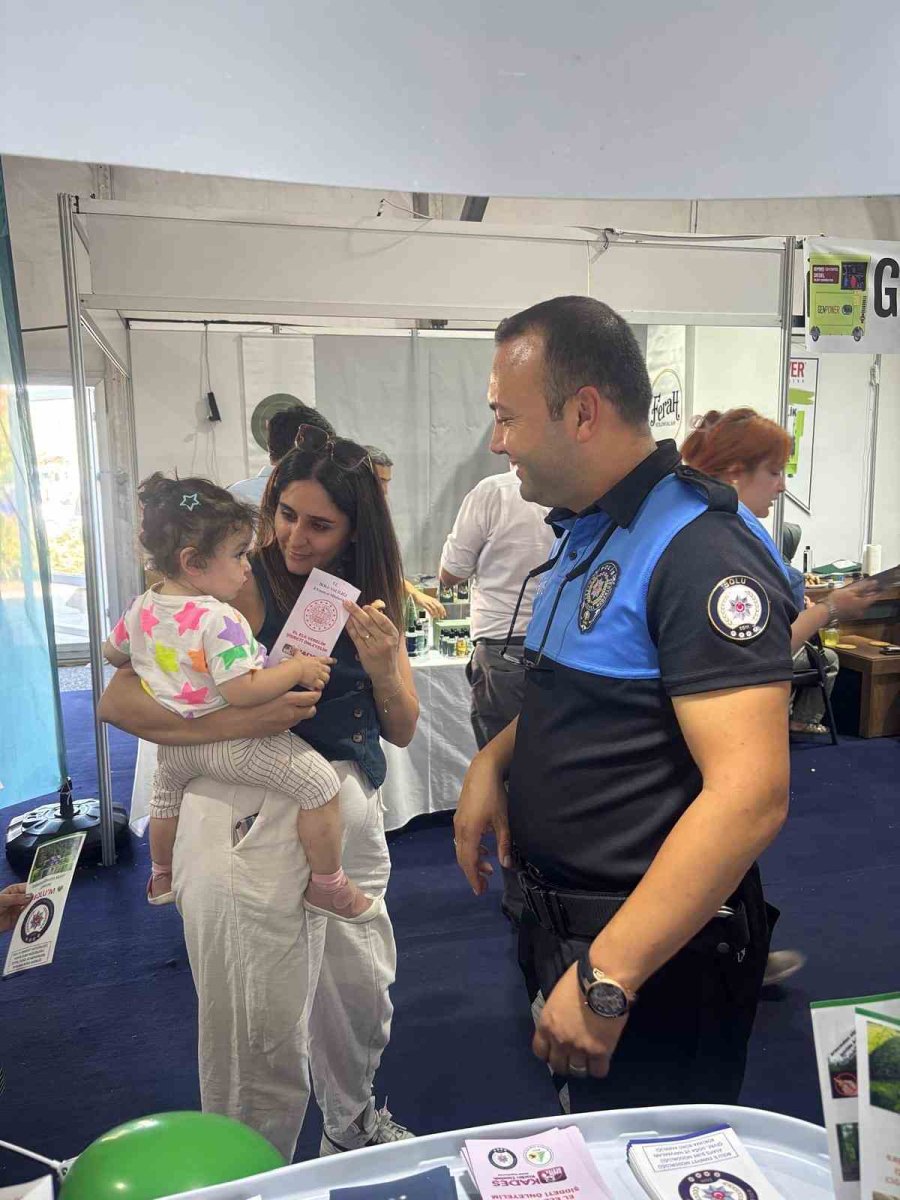 boluda-polis-ekipleri-vatandaslari-bilgilendirdi