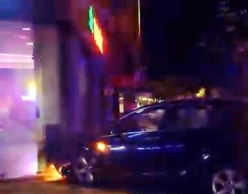 bursada-kontrolden-cikan-otomobil-once-elektrik-panosuna-ardindan-motosiklete-carpti