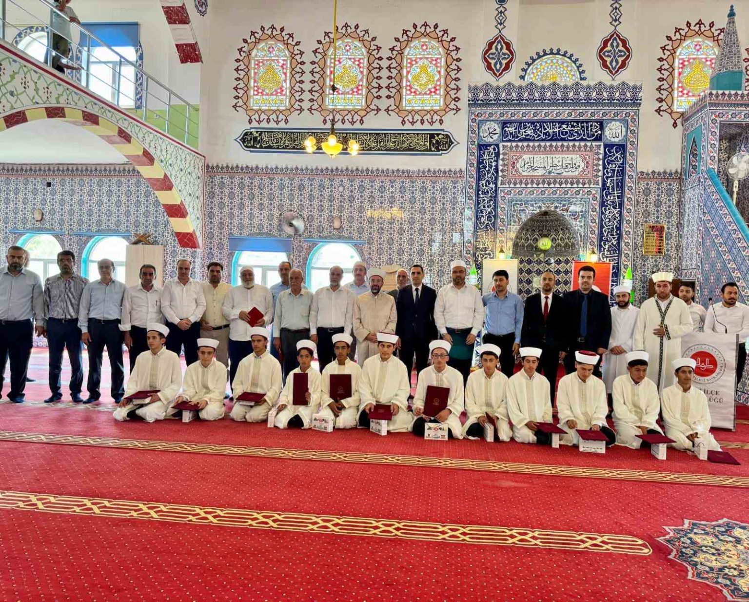 diyarbakirda-12-ogrenci-hafizlik-icazet-belgelerini-aldi