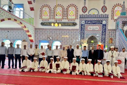diyarbakirda-12-ogrenci-hafizlik-icazet-belgelerini-aldi
