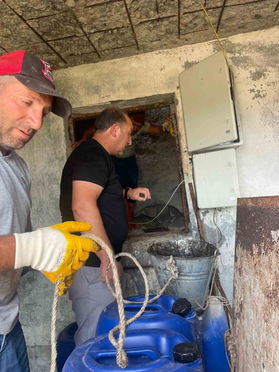hanak-belediyesi-icme-suyu-deposu-temizlendi