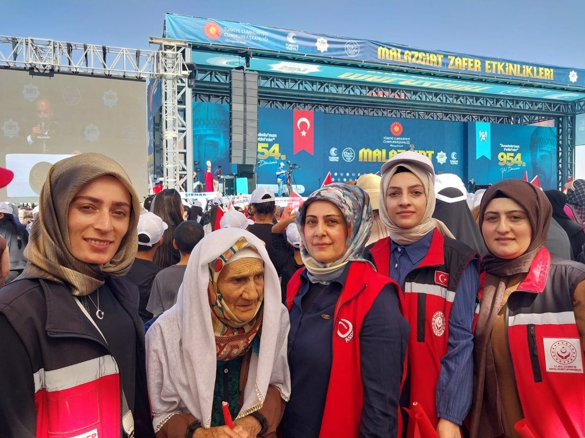 malazgirt-zaferinin-954-yilinda-erzurumlu-husna-teyze-dualariyla-tarihe-taniklik-etti