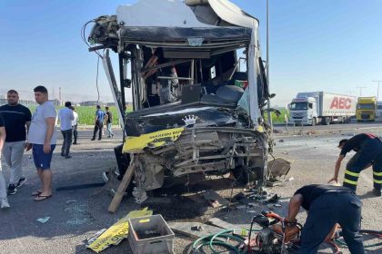 mardinde-halk-otobusu-ile-tir-carpisti-11-yarali