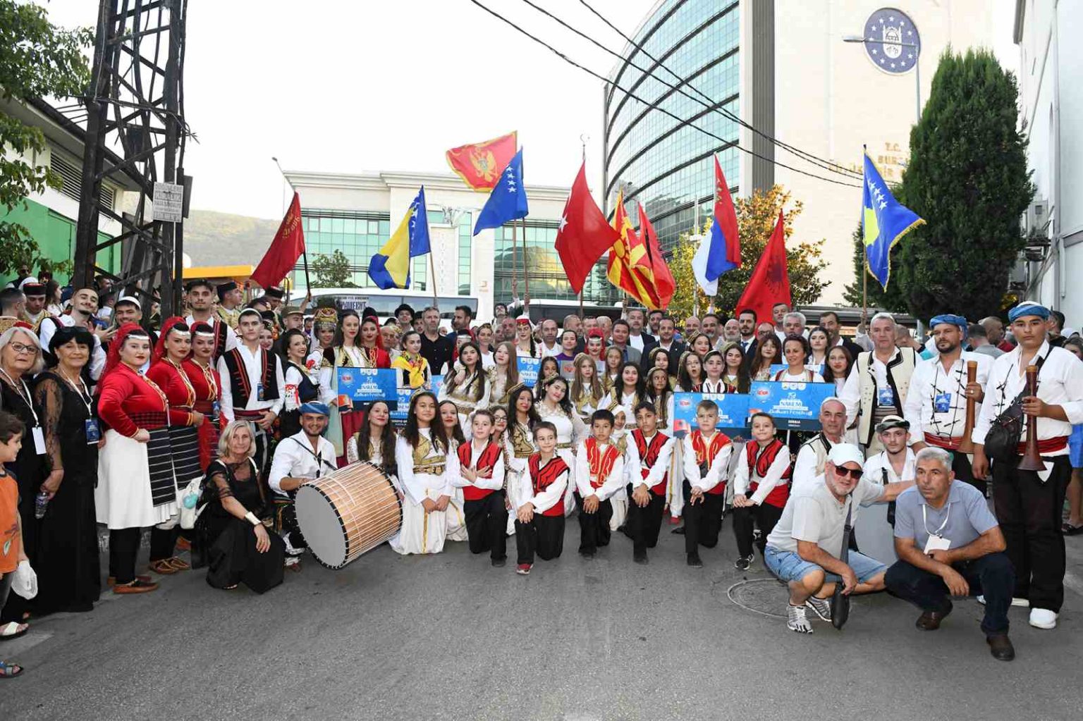 osmangazide-uluslararasi-balkan-festivali-renkli-goruntulerle-start-aldi