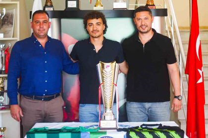 salihli-belediyesporda-5-imza-birden
