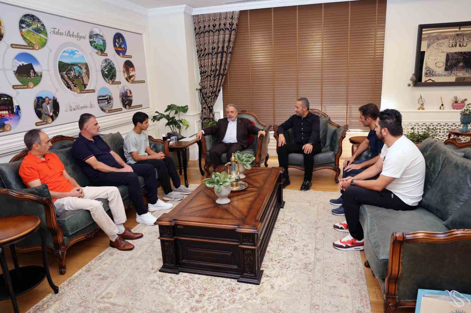 talas-belediyesporun-gururu-mustafa-cigdemden-baskan-yalcina-ziyaret