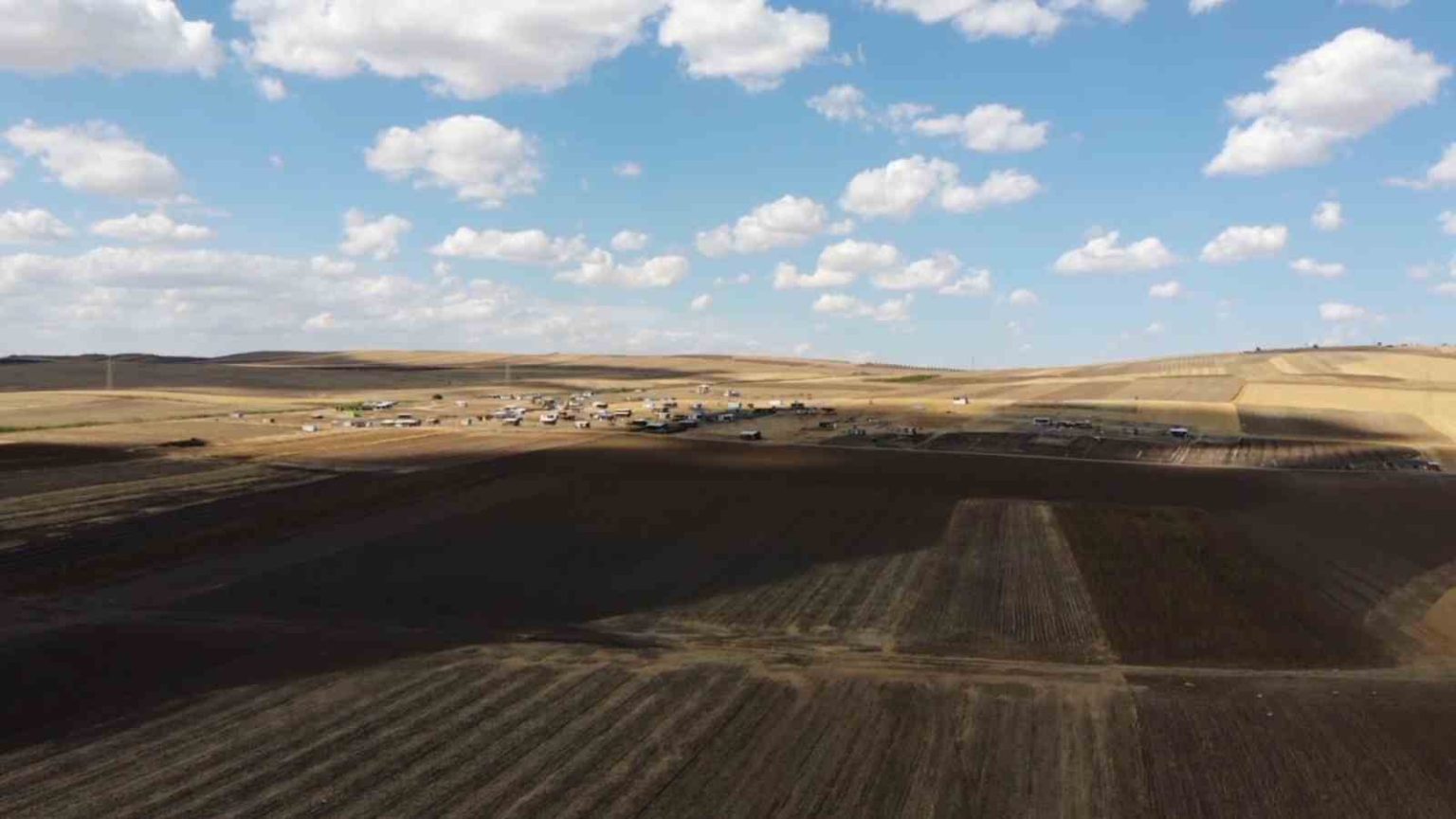 tarim-arazileri-tel-ve-konteynerlerle-kusatildi
