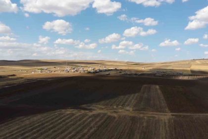 tarim-arazileri-tel-ve-konteynerlerle-kusatildi