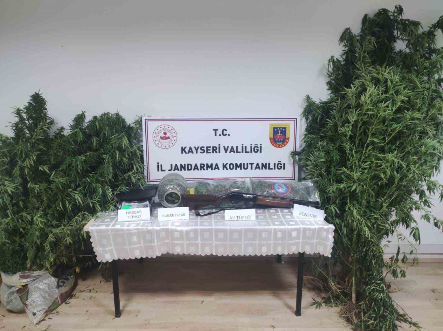 uyusturucuyu-tursu-bidonuna-gizledi-1-gozalti