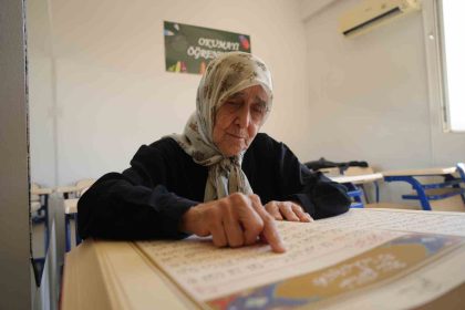 87-yasinda-kuran-i-kerim-okumayi-ogrendi