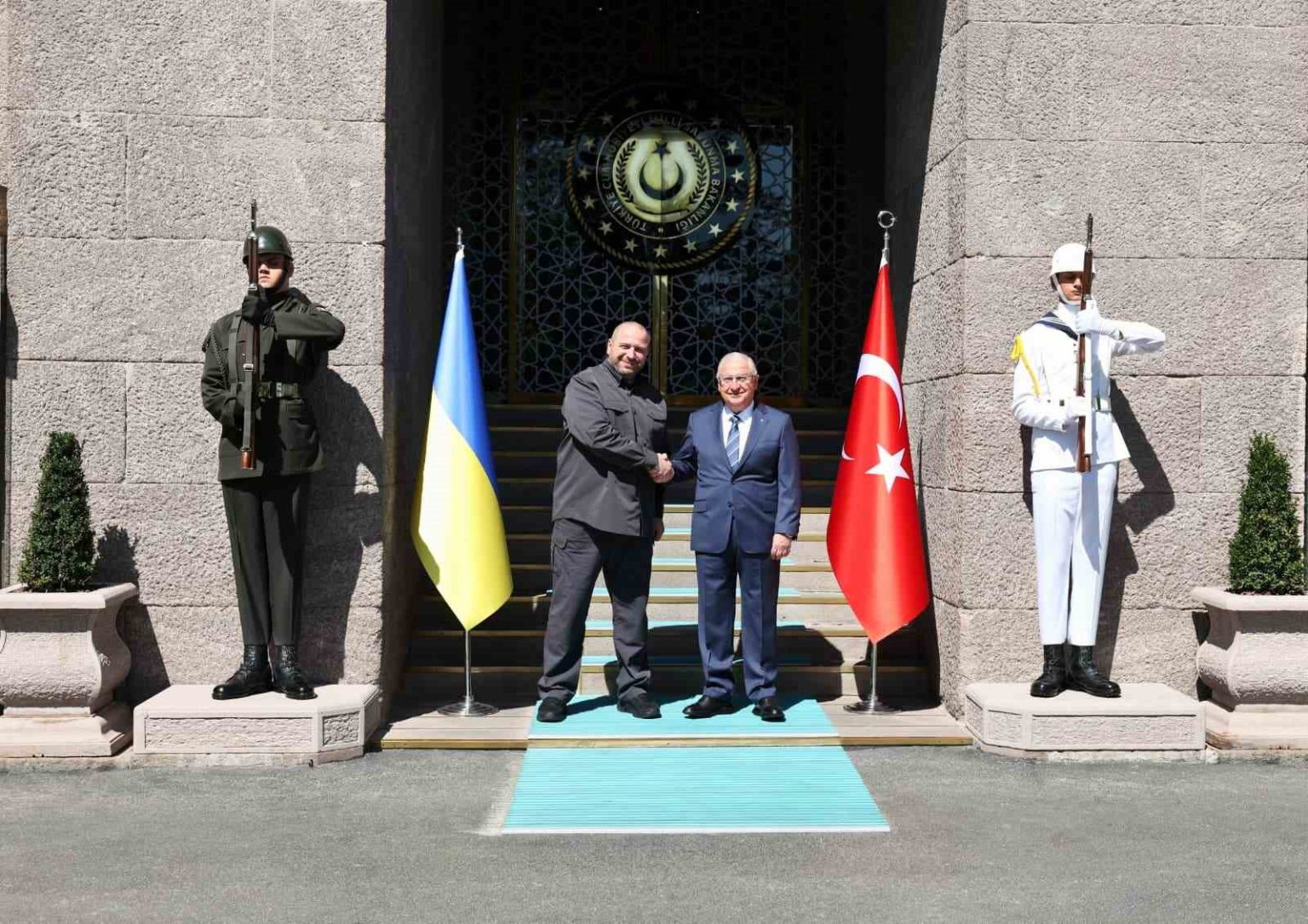 bakan-guler-ukraynali-mevkidasi-umerov-ile-bir-araya-geldi