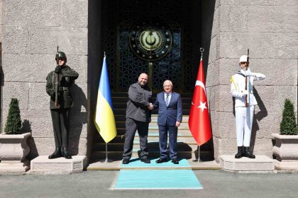 bakan-guler-ukraynali-mevkidasi-umerov-ile-bir-araya-geldi