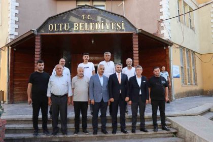 bakan-yardimcisi-tarikdaroglu-oltuda-temaslarda-bulundu