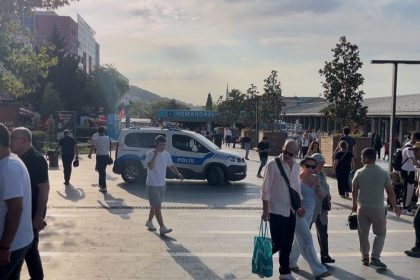 bicakla-geldi-tek-yumrukta-yere-serdi-o-anlar-kamerada