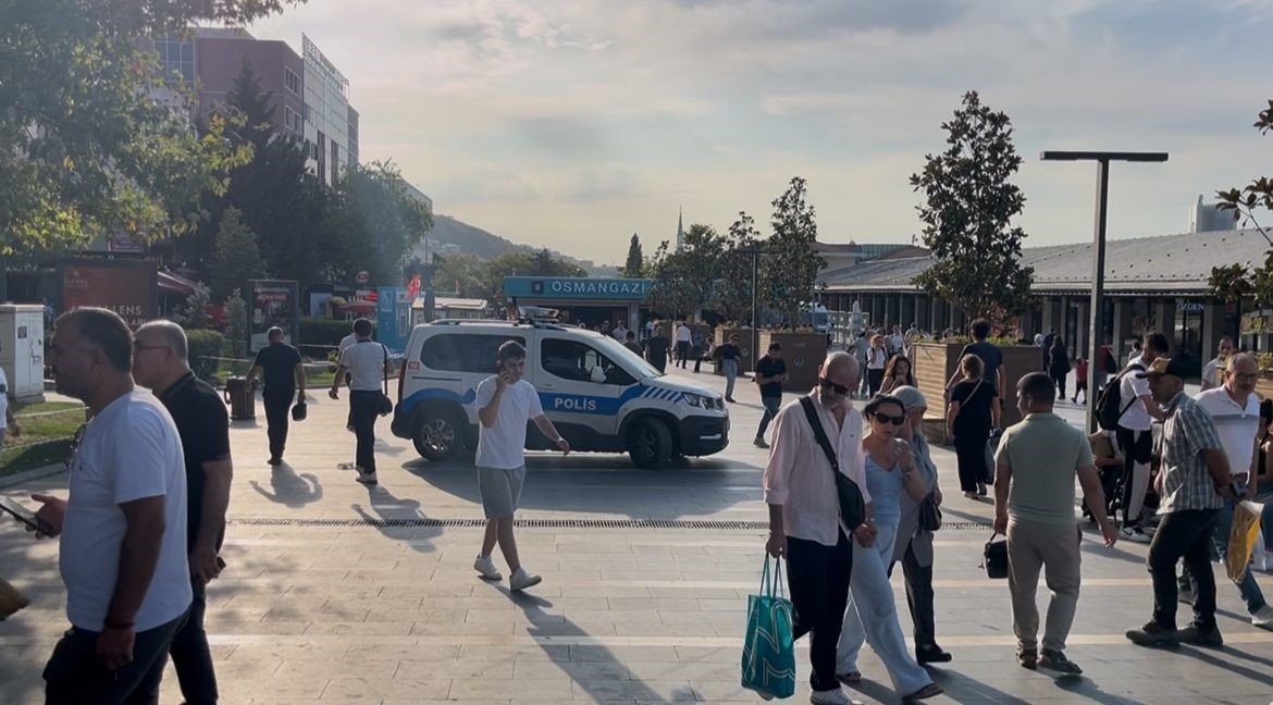 bicakla-geldi-tek-yumrukta-yere-serdi-o-anlar-kamerada