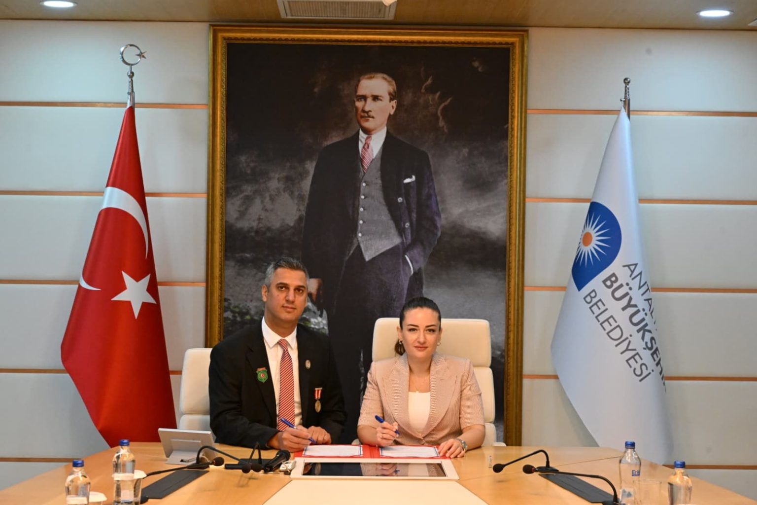 buyuksehir-ile-sehit-ve-gazi-dernekleri-arasinda-isbirligi-protokolu-imzalandi