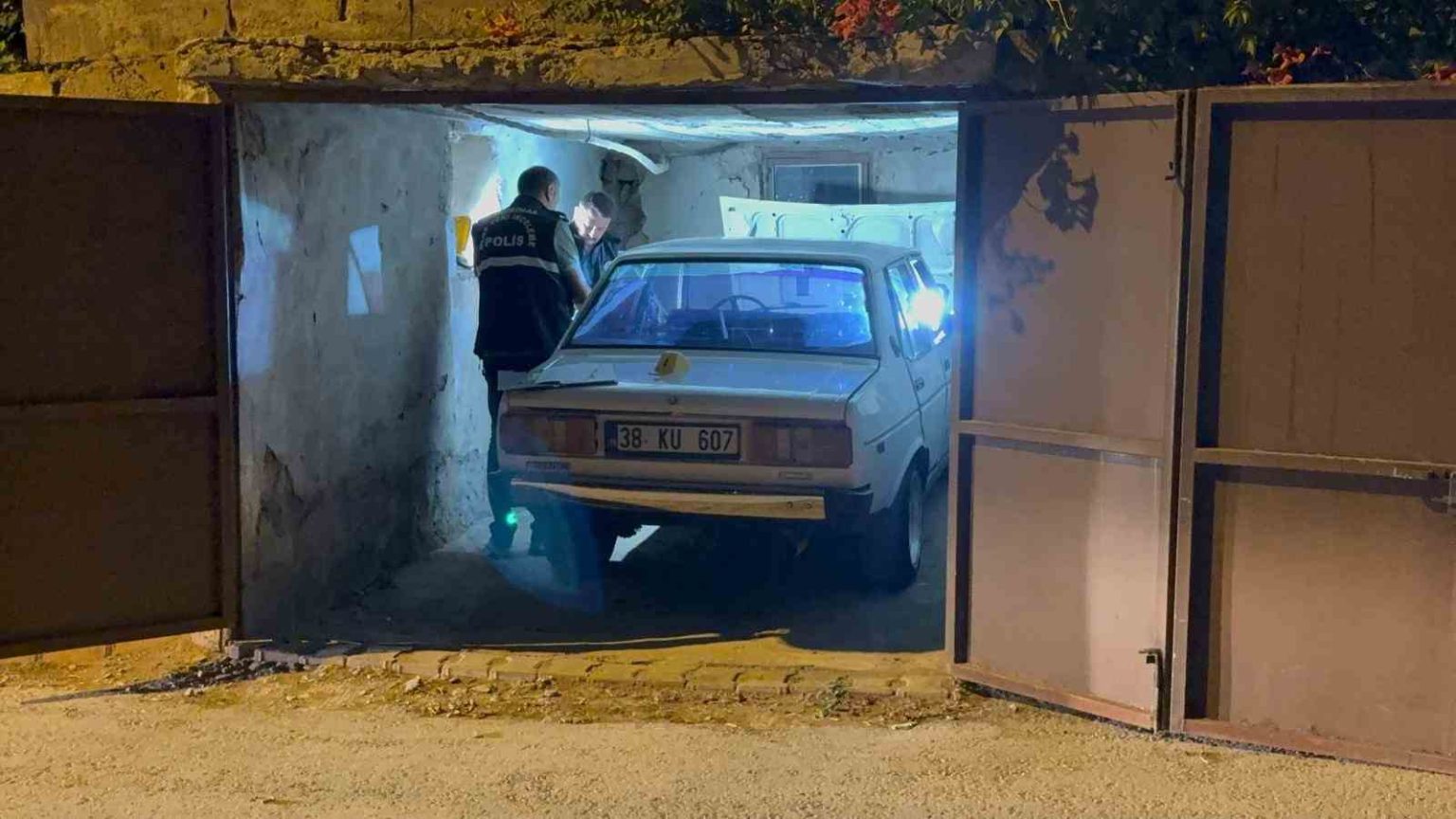 caldiklari-otomobille-kaza-yapip-otoparka-park-ettiler