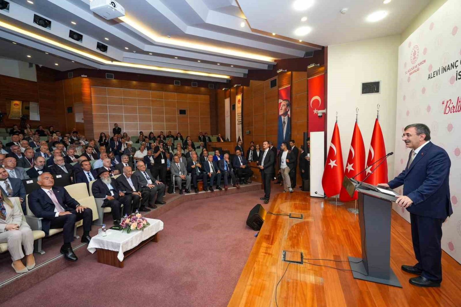 cumhurbaskani-yardimcisi-yilmaz-kerbelada-yasanan-neyse-aslinda-gazzede-de-bir-benzeri-yasaniyor