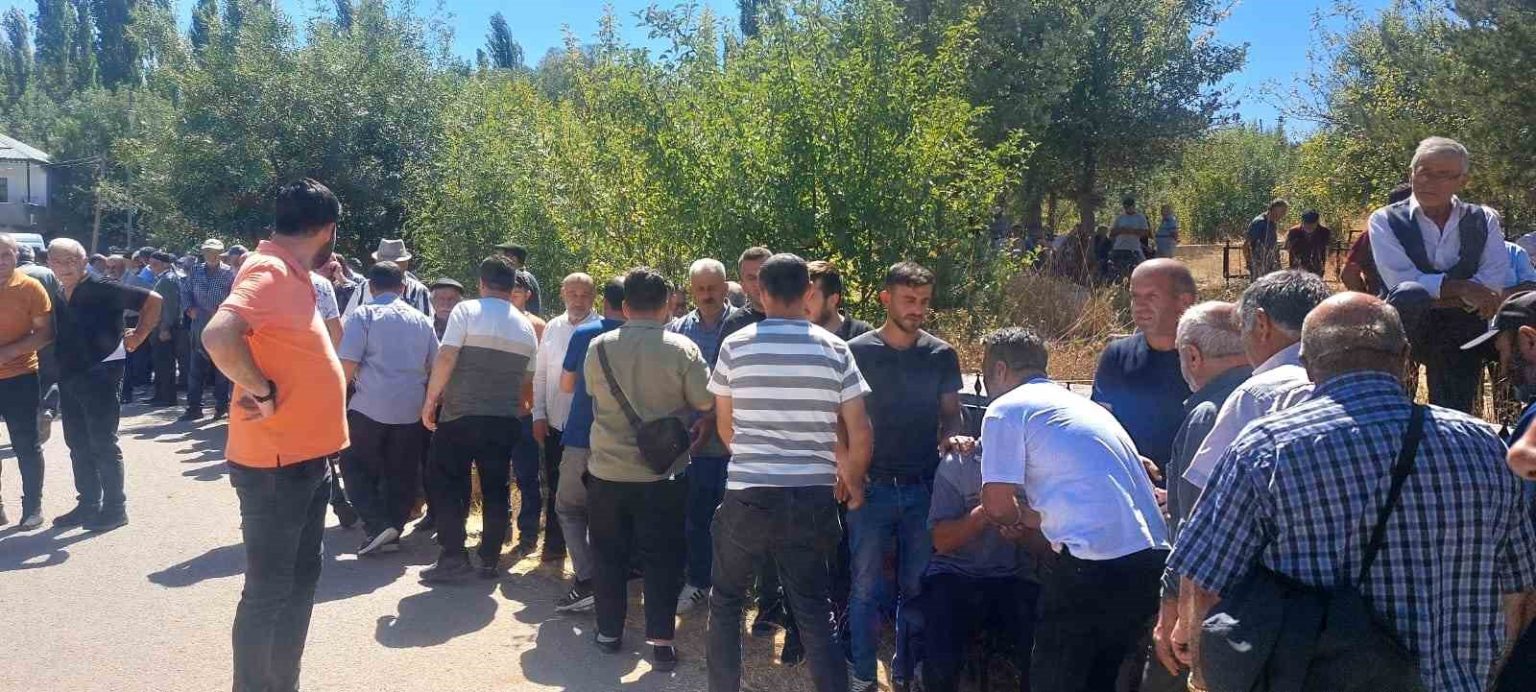 dugun-sonrasi-evine-ugurlanirken-yengesinin-kursununa-hedef-olan-damat-son-yolculuguna-ugurlandi