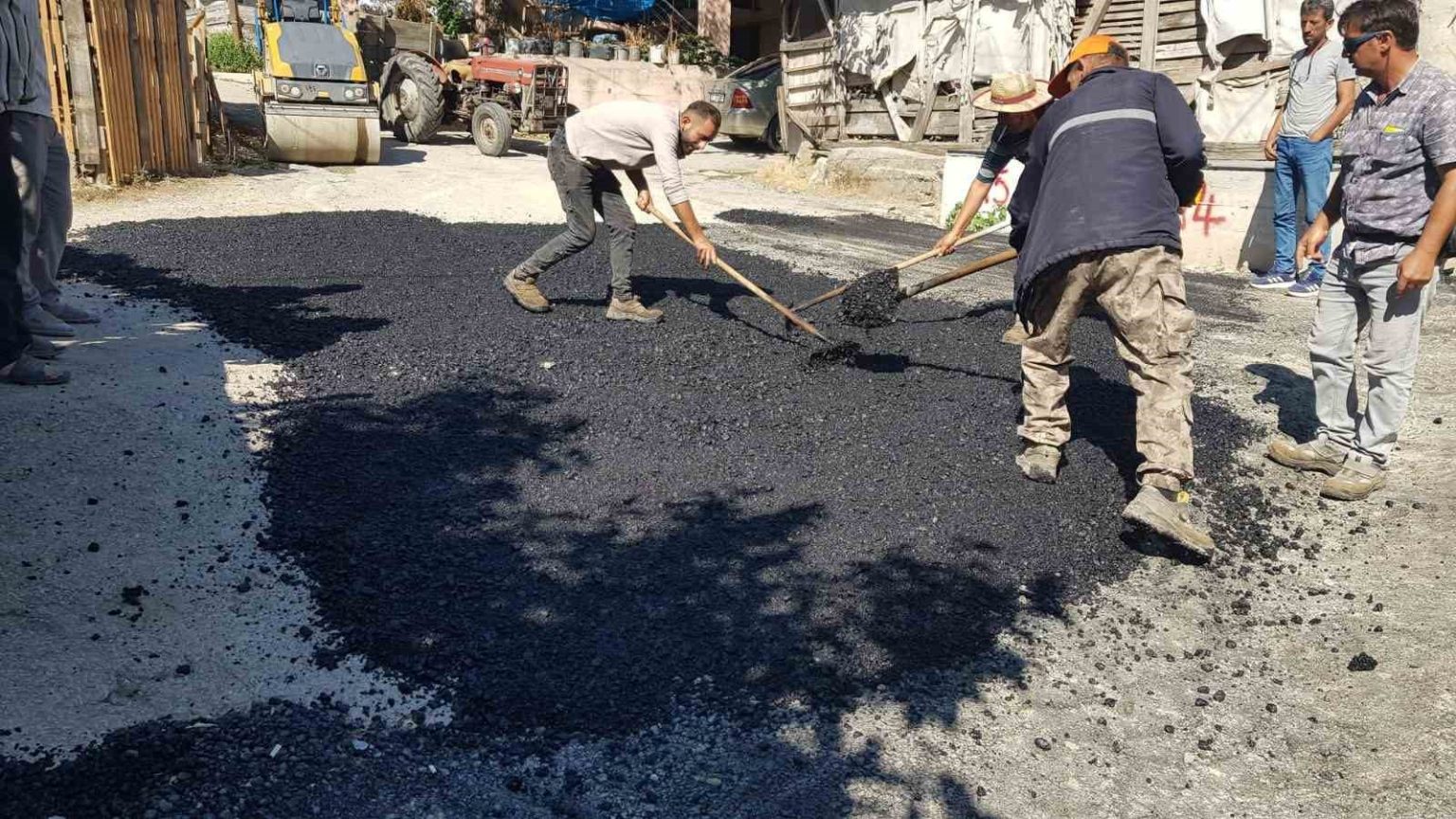duzcede-koy-yollarinda-bakim-onarim-devam-ediyor