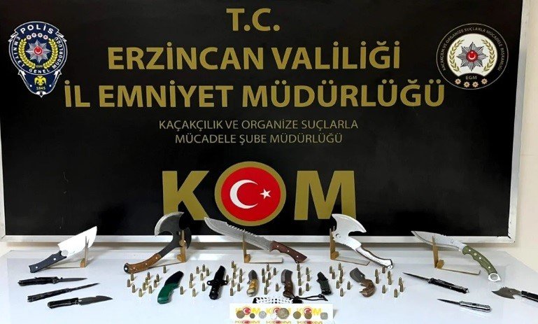 erzincanda-tarihi-eser-niteliginde-bicaklar-ve-fisekler-ele-gecirildi