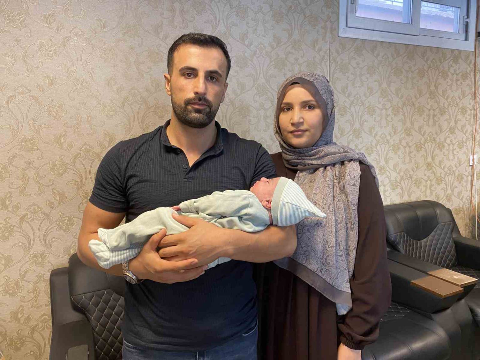 ikinci-kez-evlat-acisi-yasamamak-icin-topuk-kani-aldirmayinca-mahkeme-tedbir-karari-verdi