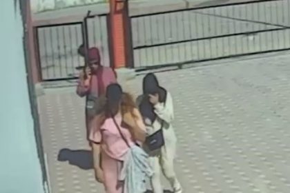 kapi-kirip-eve-giren-kadin-hirsizlar-200-bin-liralik-altin-caldi