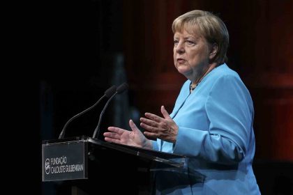 merkel-2015teki-multeci-politikasini-savundu-degerlerimize-uyumlu-bir-sey-yapmak-istedim